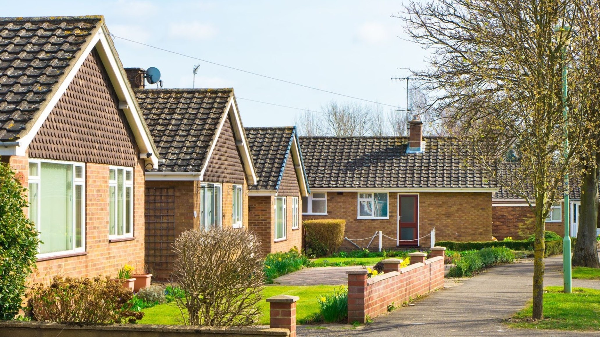 Your guide to downsizing your home | Age UK Trading