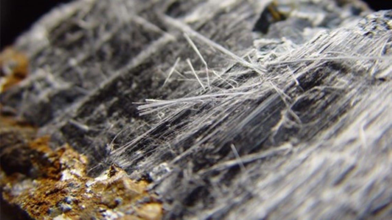 00027 - Close up of blue asbestos fibres - Crocidolite - 16_9.jpg
