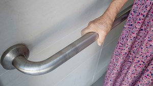 grabrail-in-bathroom-hero-16-9