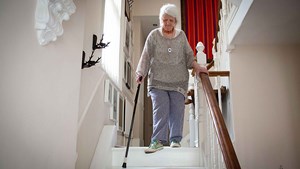 older-lady-fall-alarm-stairs-16-9-compressed