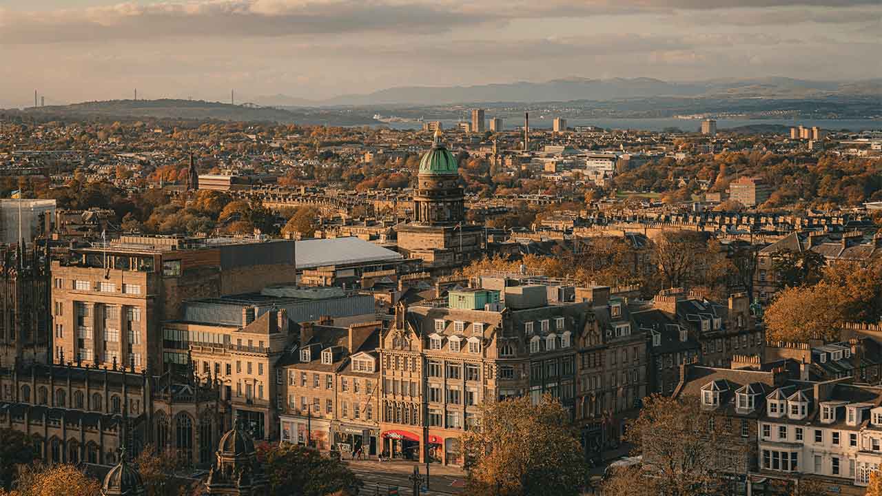 Edinburgh skyline 16-9.jpg